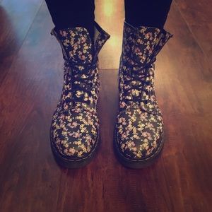 Dr. Martens Floral🌸Combat Boots